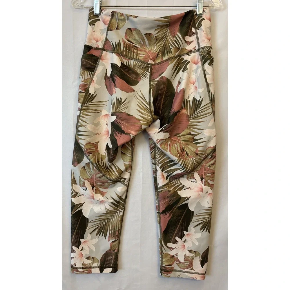 Old Navy Active PowerSoft Tropical Floral Capri Leggings Women's Size‎ L NWOT - Picture 4 of 6